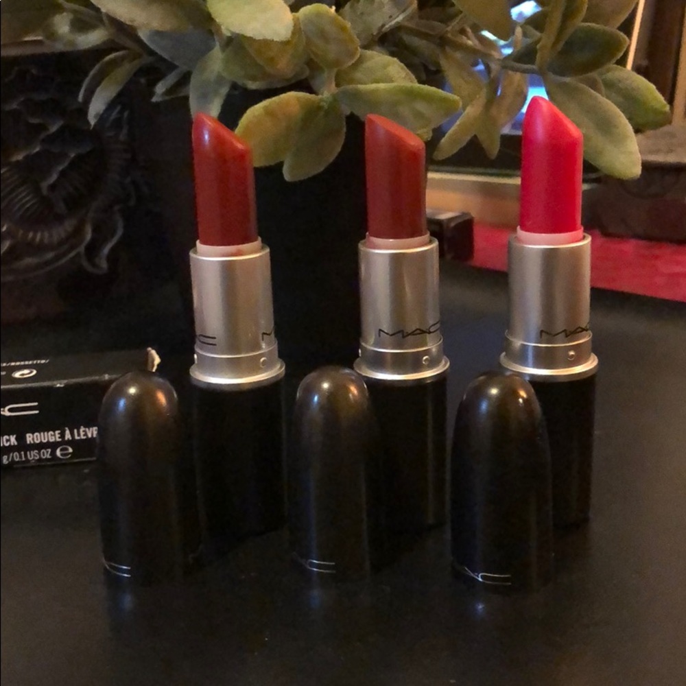 MAC Dubonnet, Red Pepper (pro), Full Fuchsia.